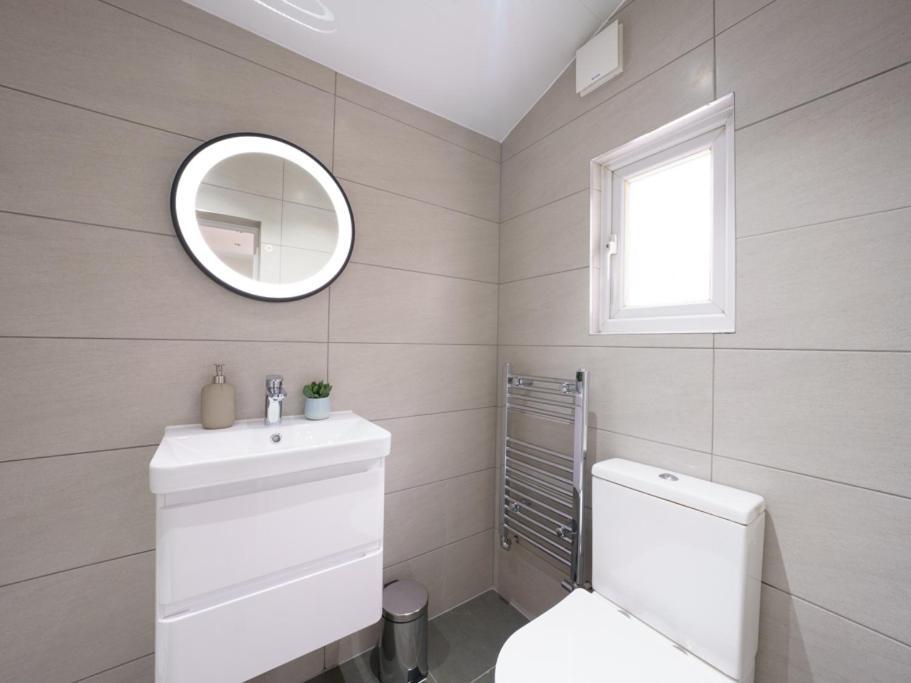 Apartament Modern 2 Bed Flat Near Wembley Stadium Londra